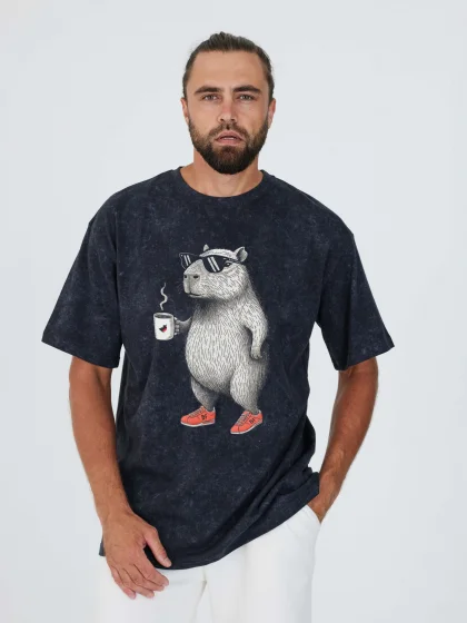 Футболка Капибара в кедах