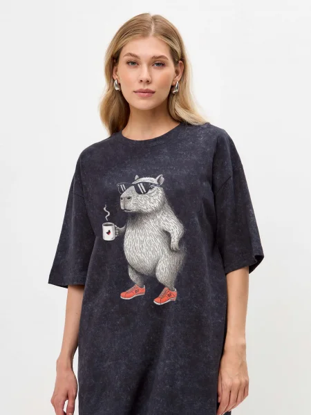 Футболка Капибара в кедах