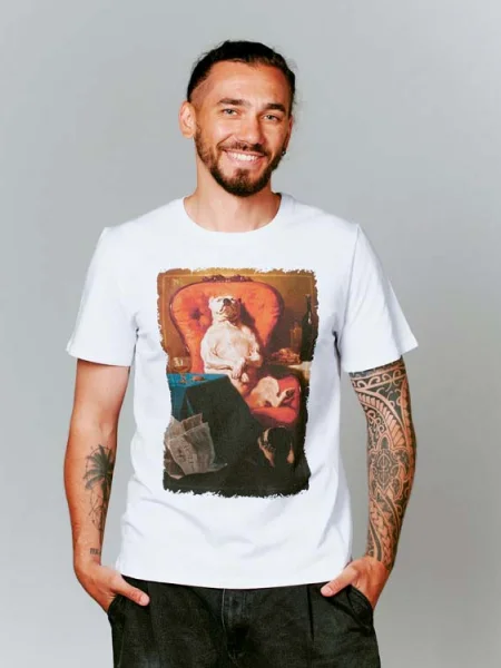 Футболка Мопс в кресле. Эрмитаж