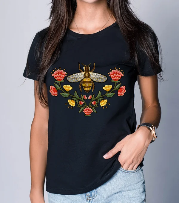 Футболка Пчела в цветах