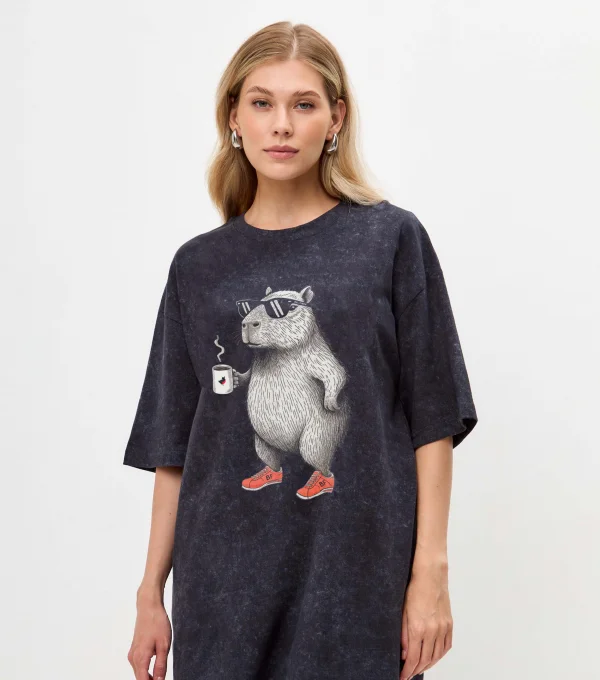 Футболка Капибара в кедах