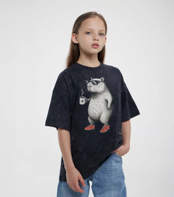 Футболка Капибара в кедах