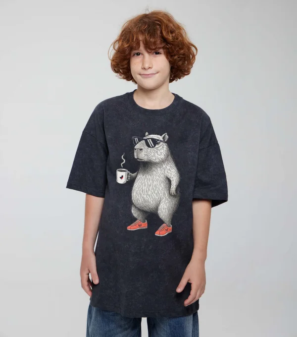 Футболка Капибара в кедах