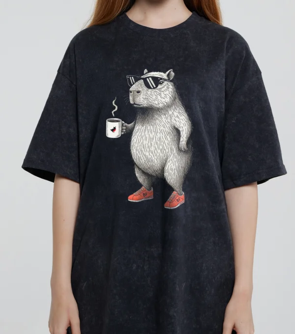 Футболка Капибара в кедах